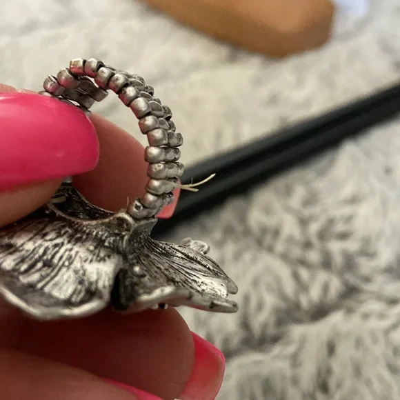 Beautiful silver tone flower 🌸 ring stretch band size 6.5 + - Picture 12 of 13